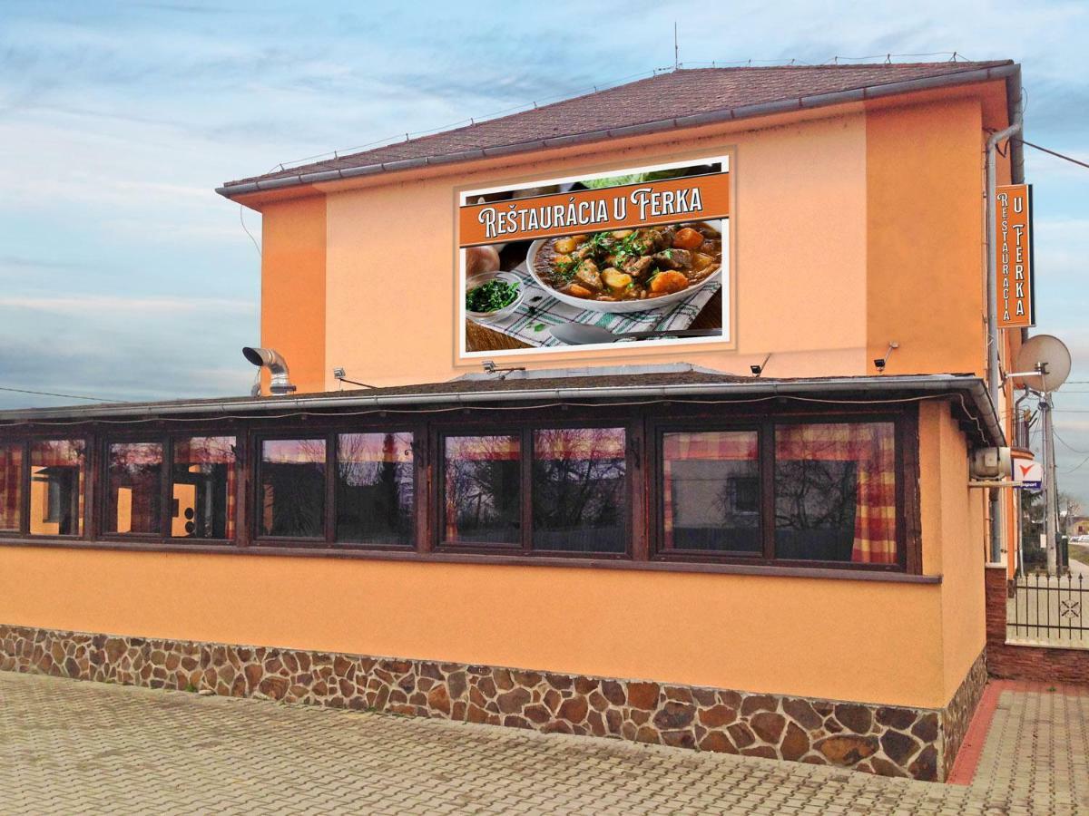 U Ferka Hotel Lemesany Ngoại thất bức ảnh